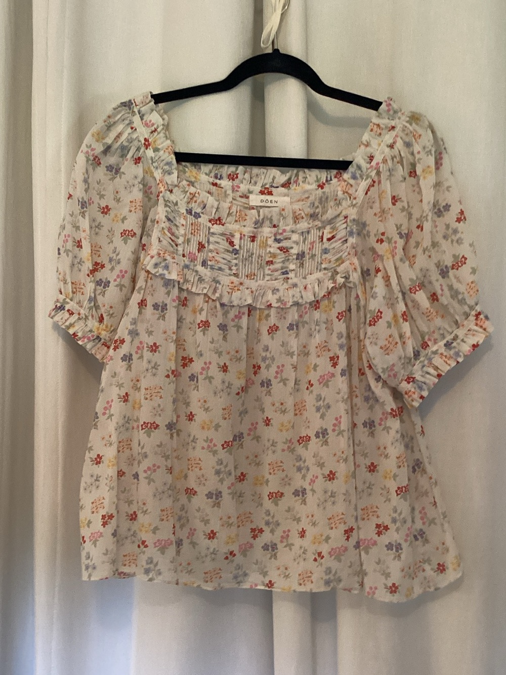 Doen White Floral Ruffle Peasant Top